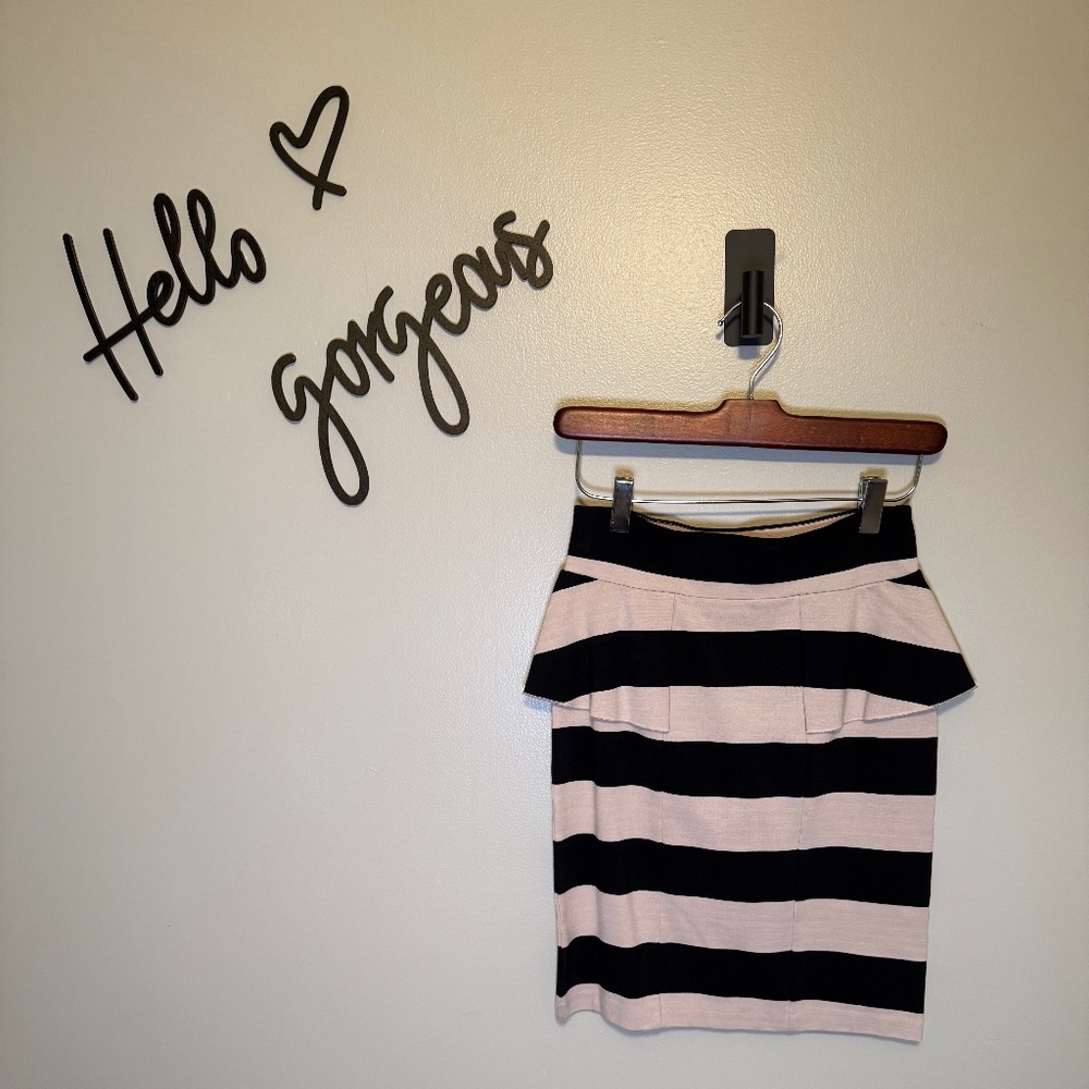 Kenzie Bold Black and Tan Stripe Bodycon Skirt with Ruffled Peplum Detail sz XS